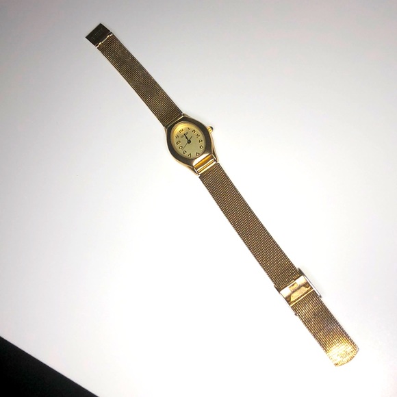 Vintage Guess watch ๐ฐ